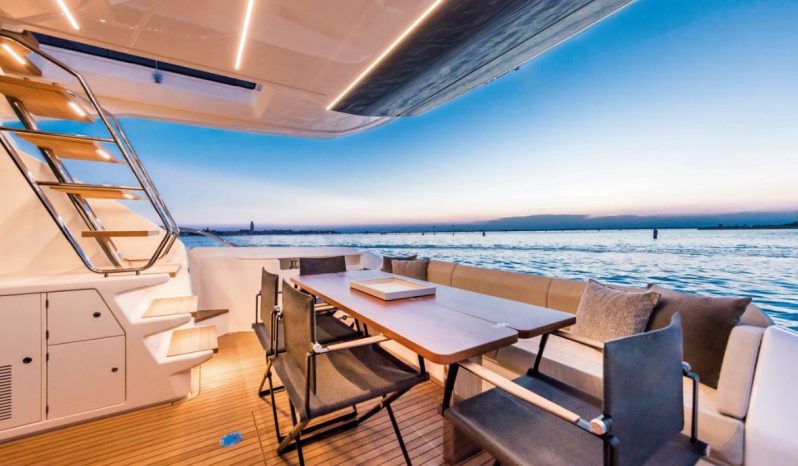 Ferretti 670 Fly pieno