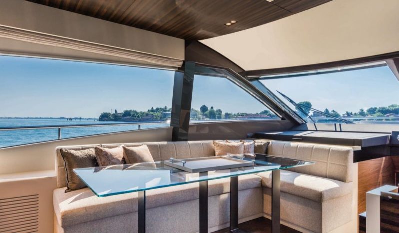 Ferretti 670 Fly pieno